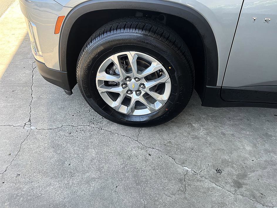 Used 2023 Chevrolet Traverse LS w/ Safety Package FWD image 9