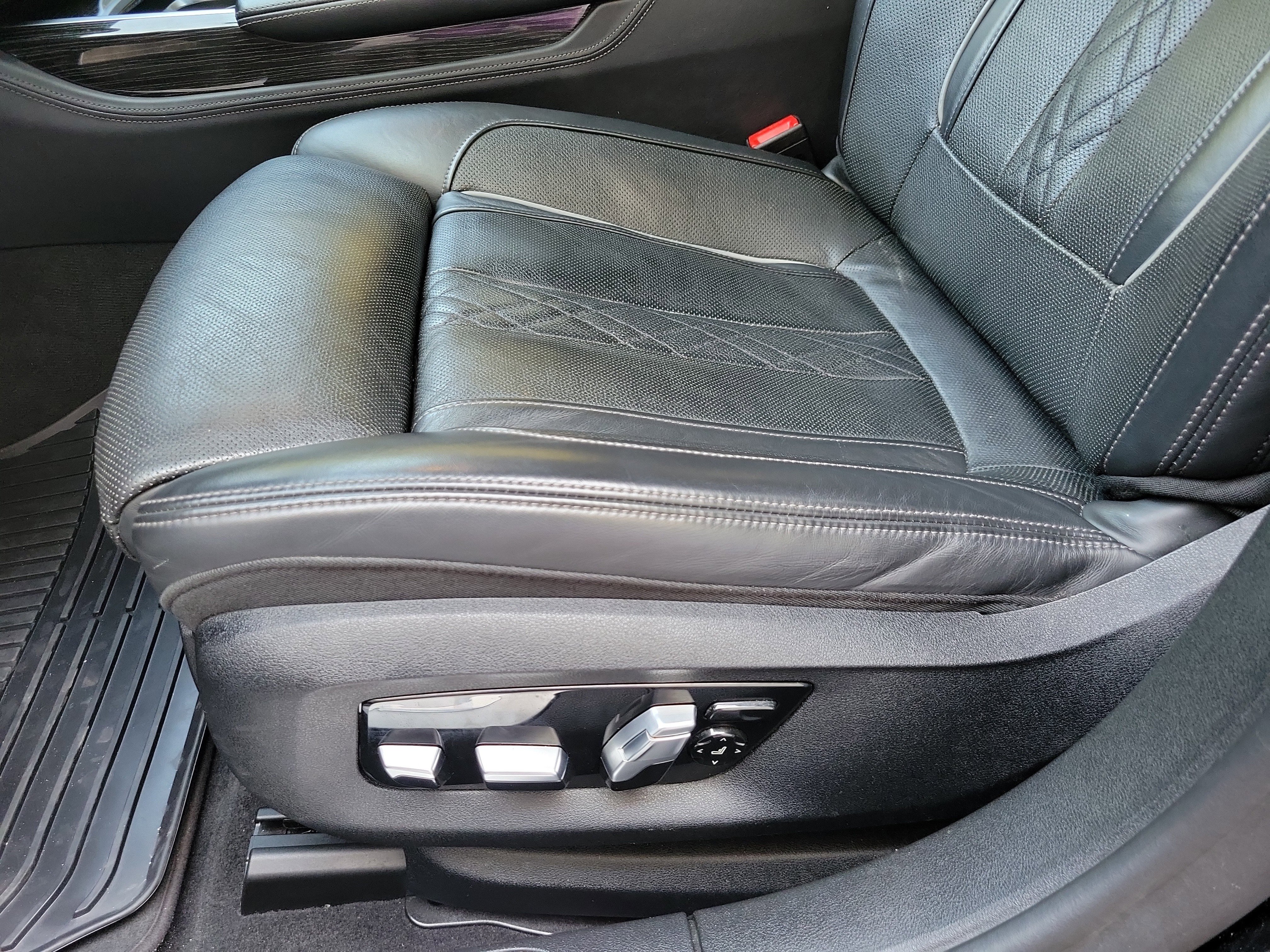 Used 2019 BMW 750i xDrive w/ Executive Package image 12