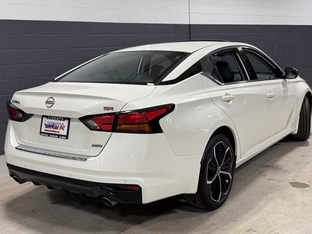Used 2023 Nissan Altima 2.5 SR w/ SR Premium Package image 16