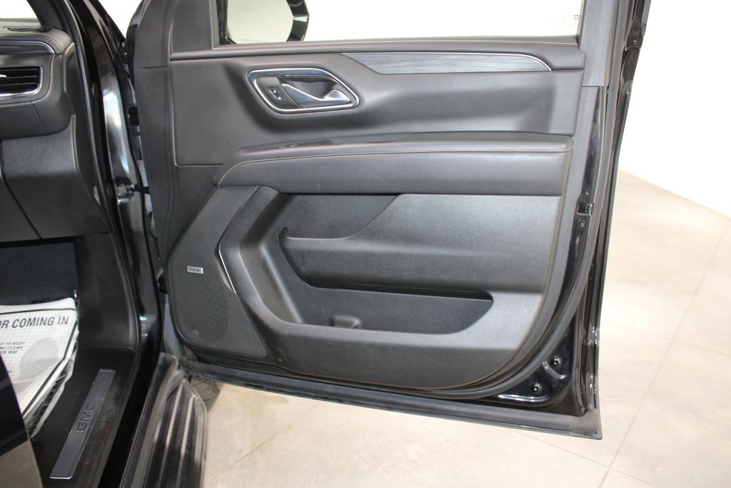 Used 2023 GMC Yukon XL SLT image 34