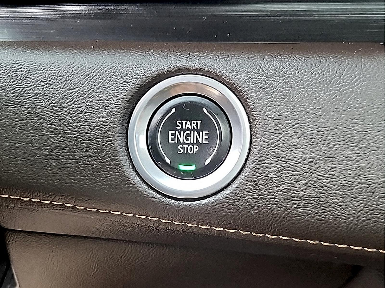 Used 2021 Cadillac Escalade Sport w/ Driver Assist Tech Package AWD/4WD image 32