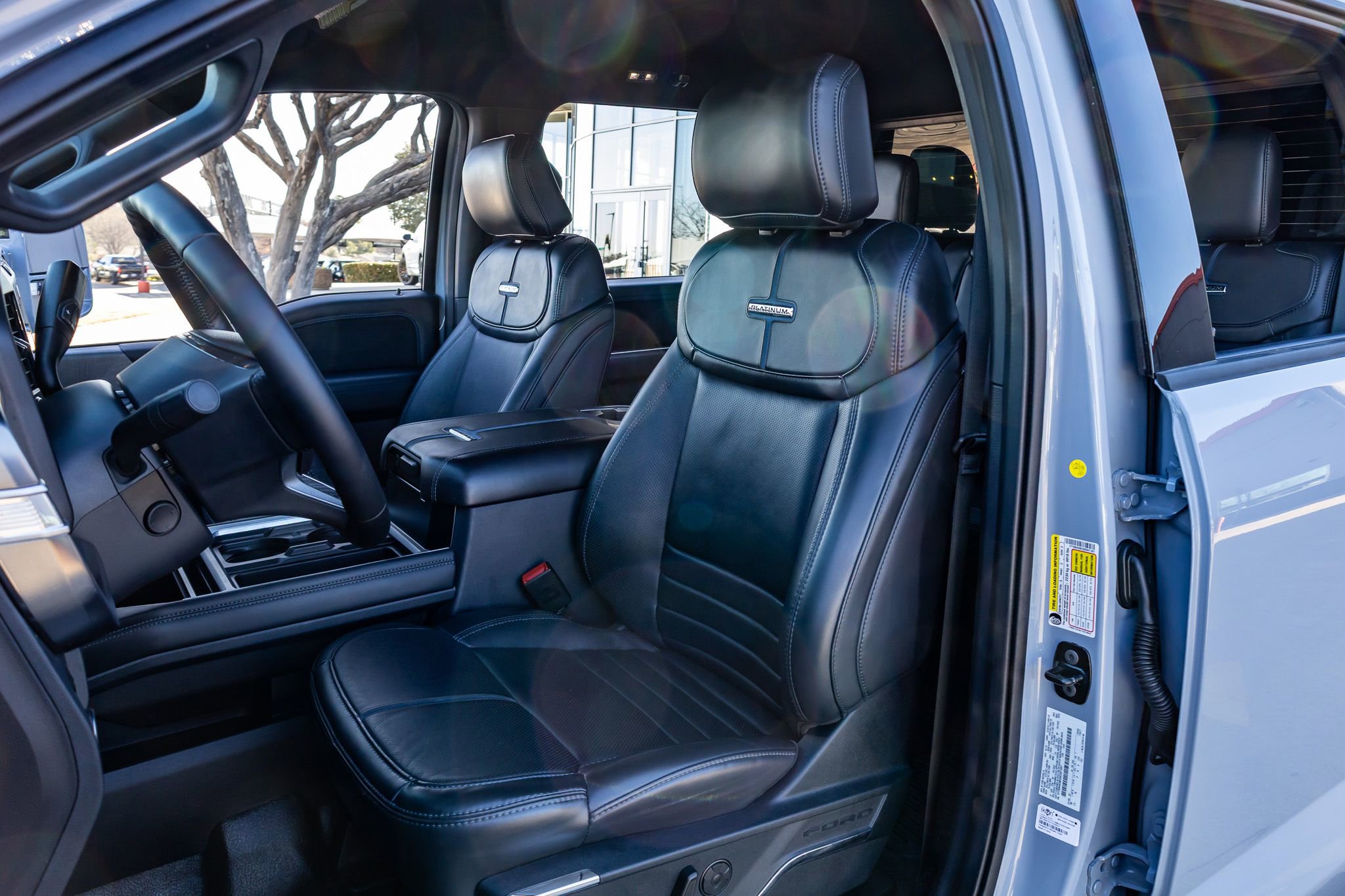 Used 2025 Ford F450 Platinum w/ FX4 Off-Road Package image 28