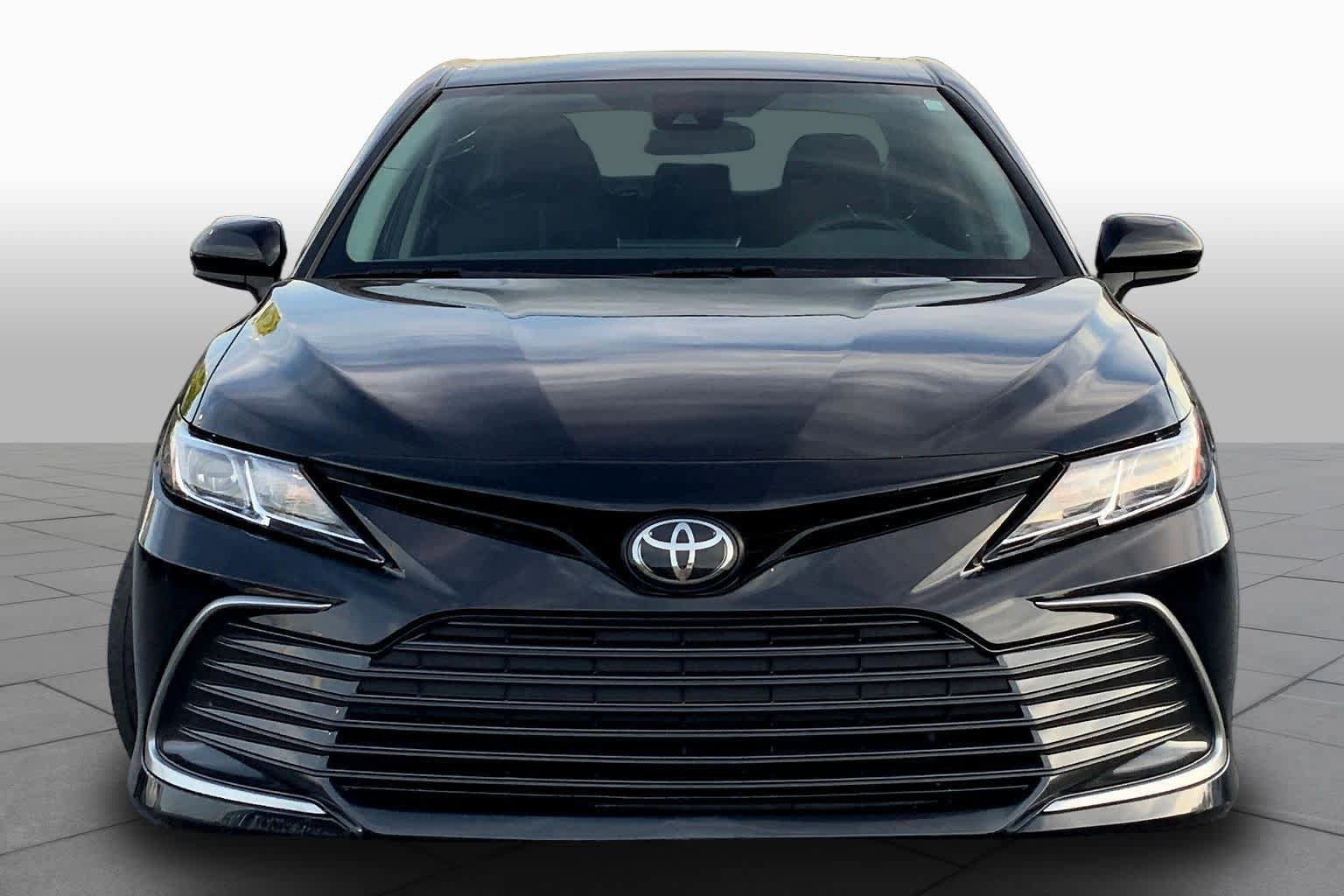 Used 2022 Toyota Camry LE image 4