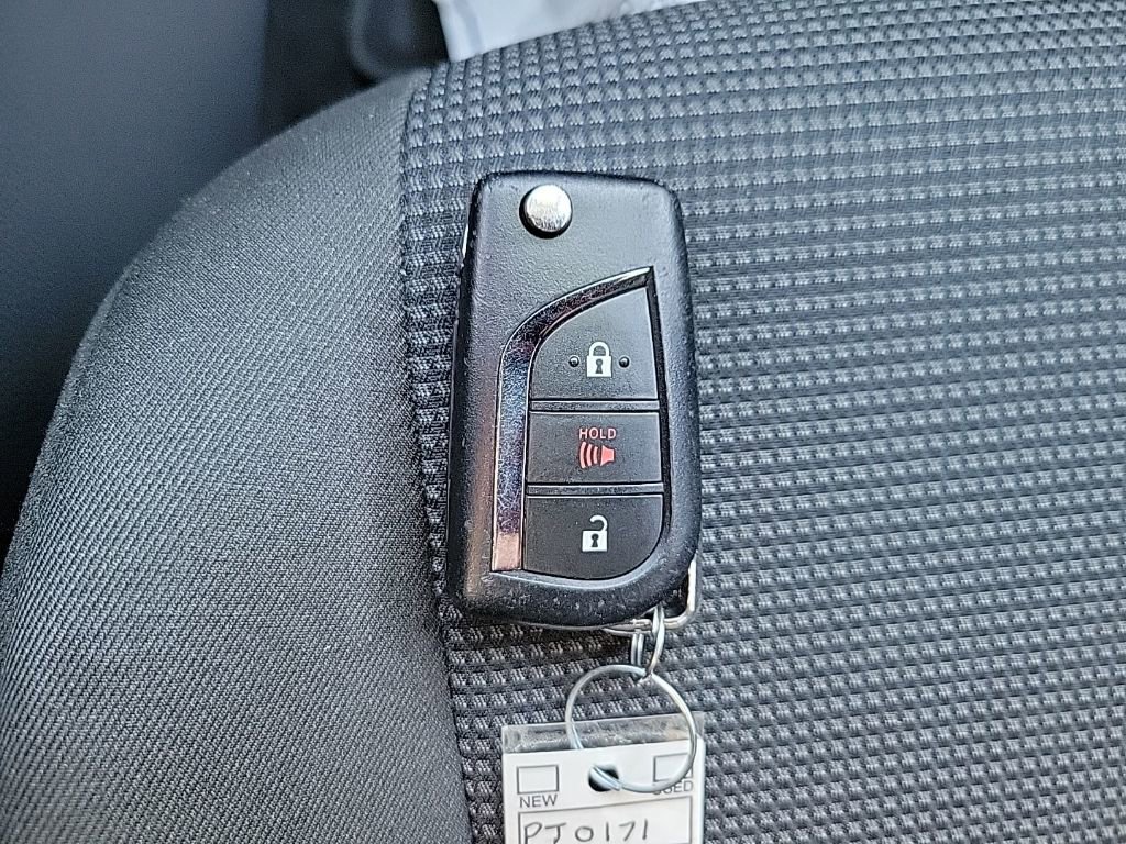 Used 2024 Toyota RAV4 LE AWD/4WD image 25