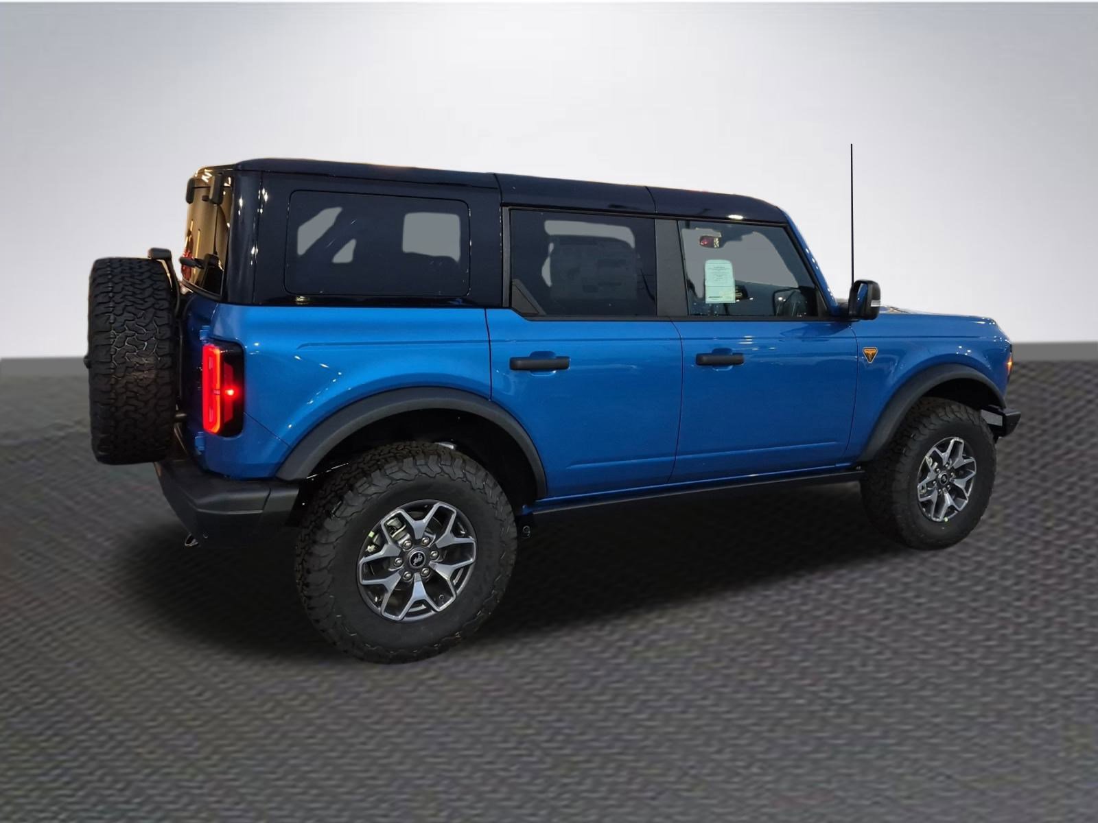 New 2025 Ford Bronco Badlands image 4