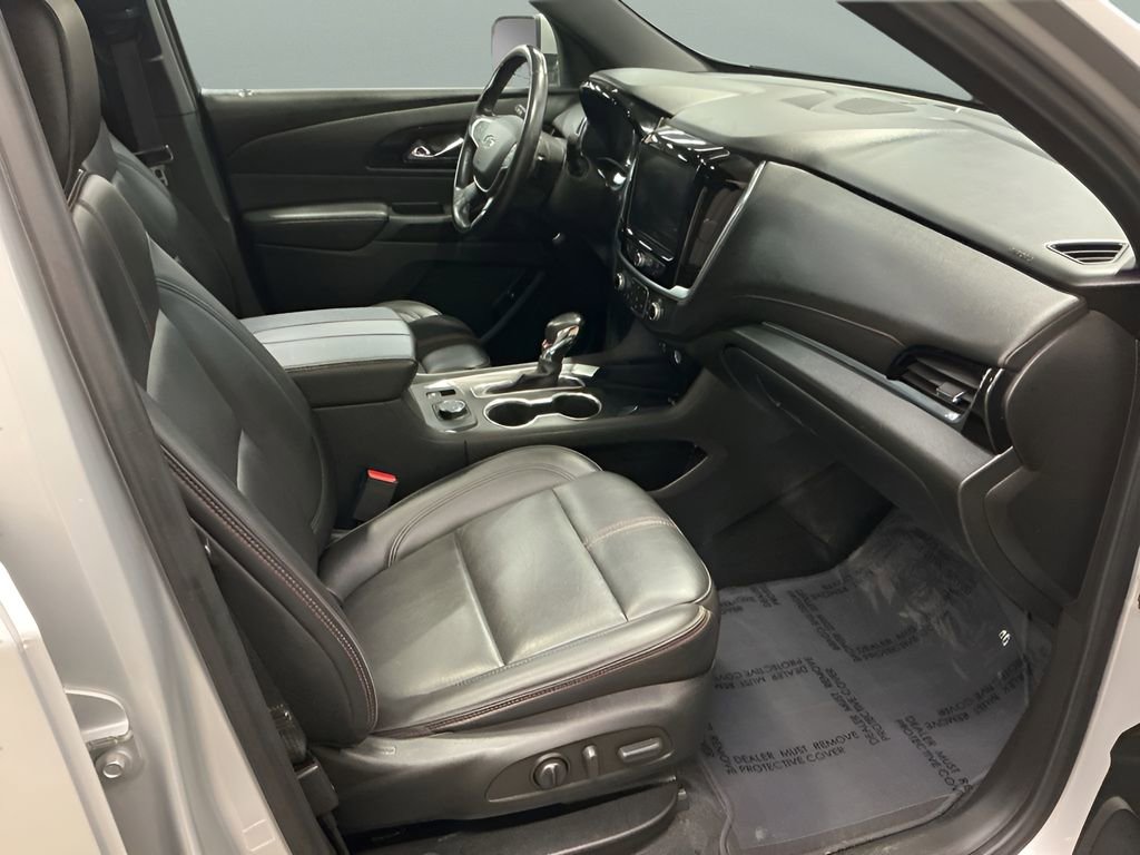 Used 2022 Chevrolet Traverse RS w/ LPO, "Hit The Road" Package image 28