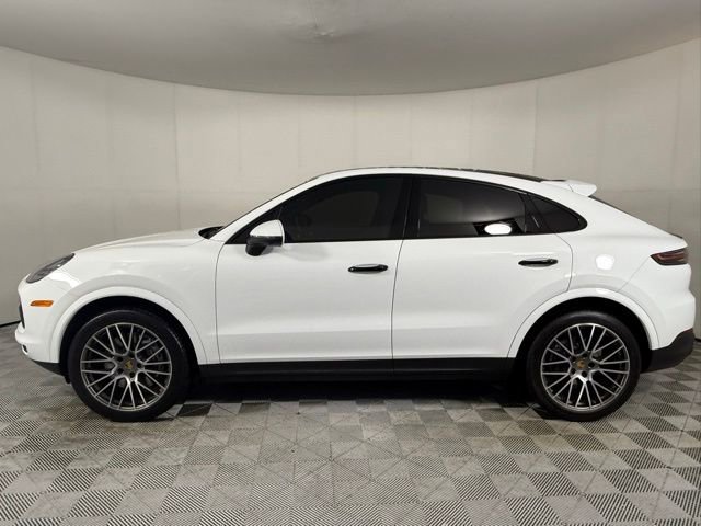 Used 2023 Porsche Cayenne Platinum Edition image 3