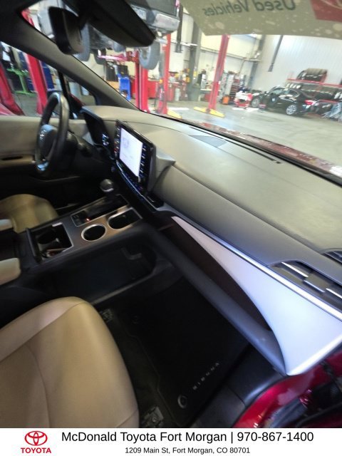 Used 2021 Toyota Sienna XLE FWD image 22