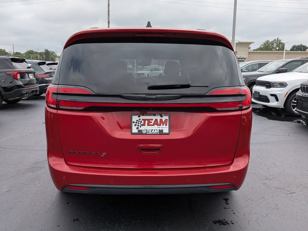 Used 2025 Chrysler Pacifica Limited FWD image 7