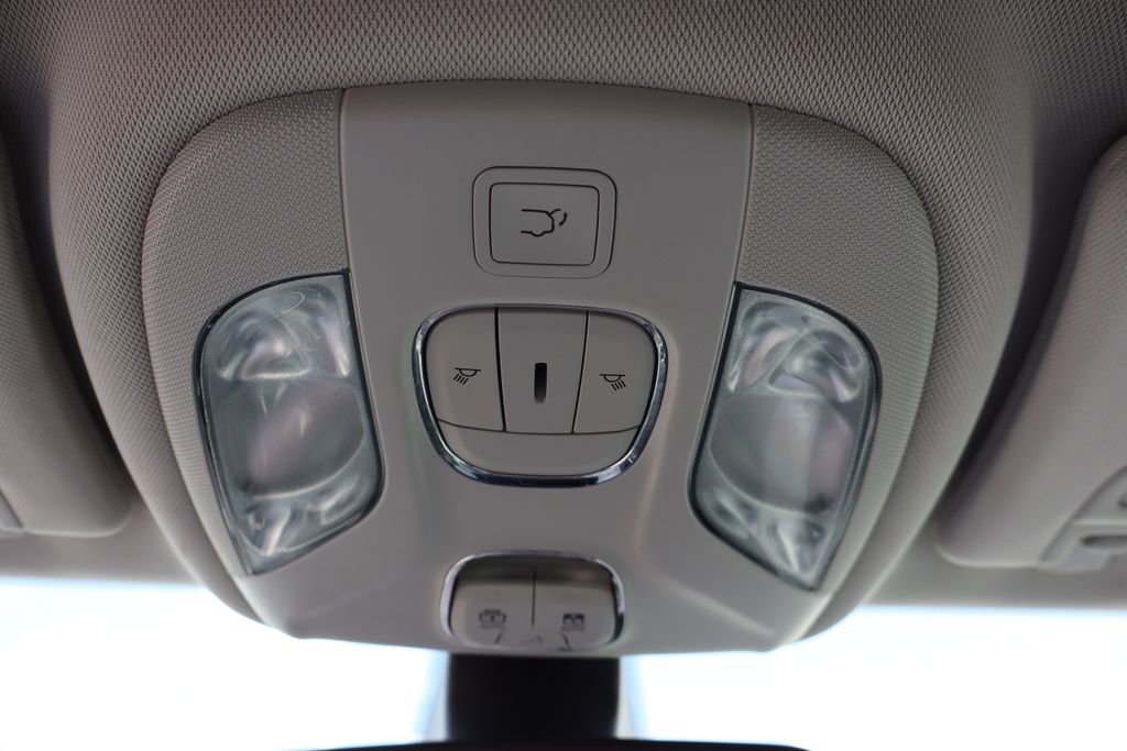 Used 2017 Jeep Compass Limited w/ Navigation Group AWD/4WD image 19