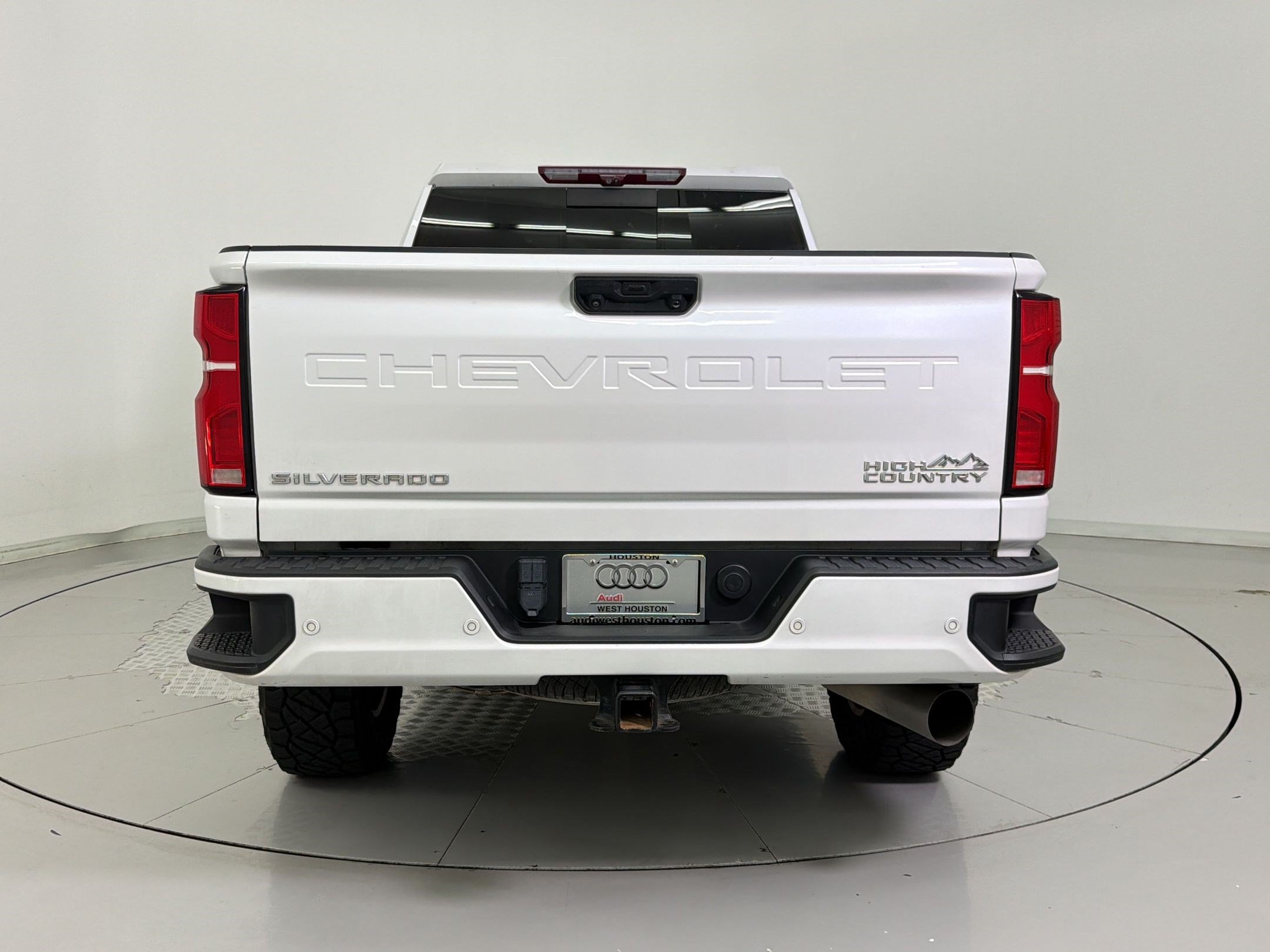 Used 2024 Chevrolet Silverado 2500 High Country w/ High Country Premium Package AWD/4WD image 10