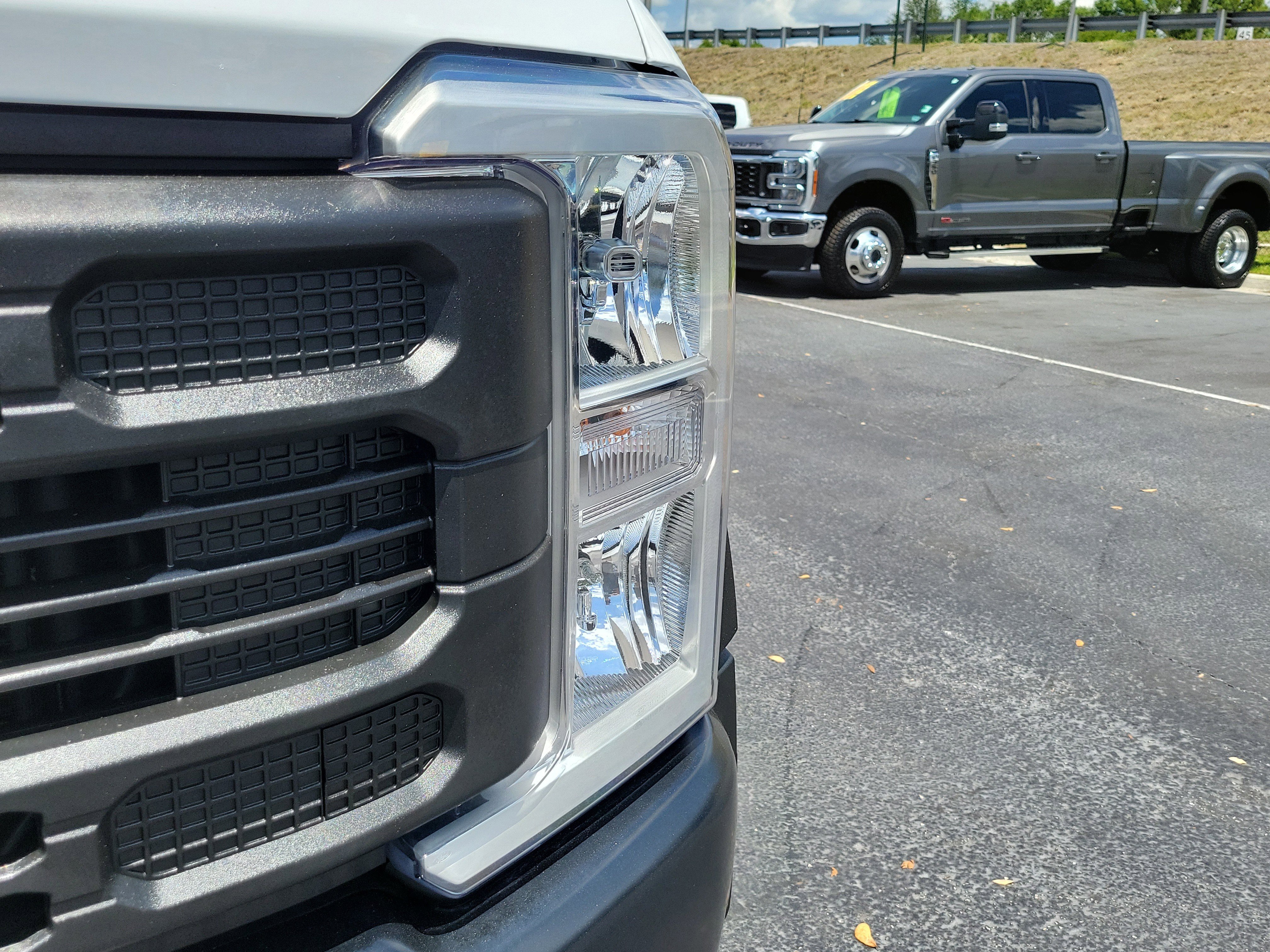 Used 2024 Ford F550 4x4 Regular Cab Super Duty image 3