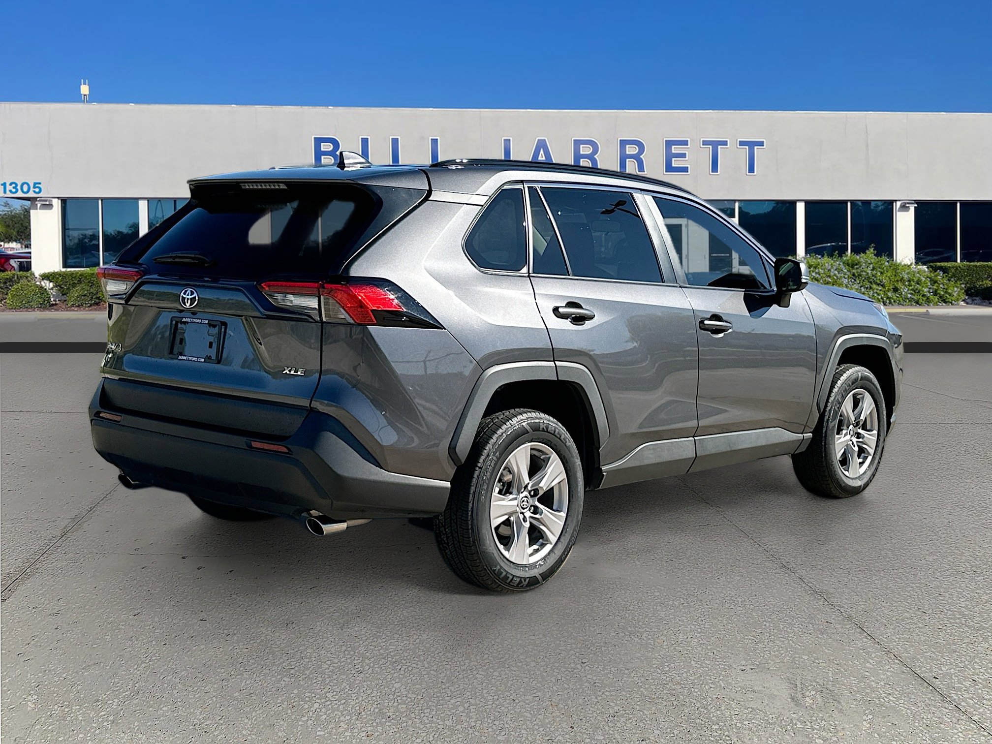 Used 2023 Toyota RAV4 XLE w/ Convenience Package image 7