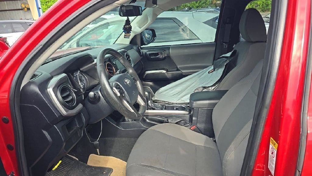 Used 2017 Toyota Tacoma SR5 RWD image 5