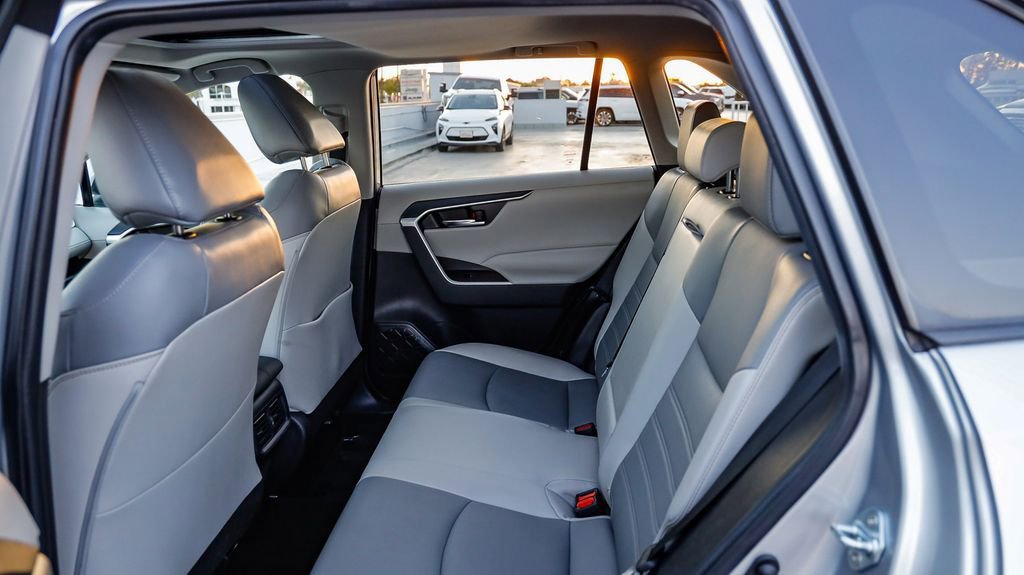 Used 2022 Toyota RAV4 XLE Premium image 23