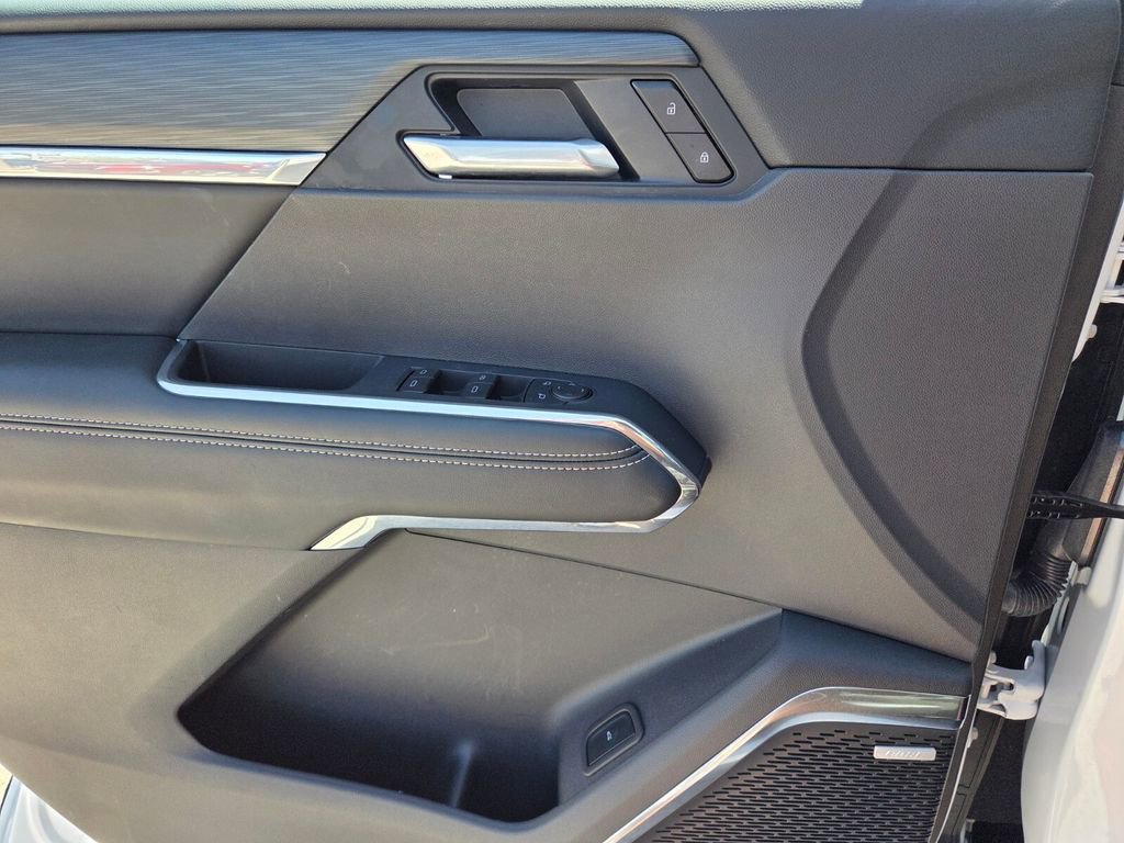 Used 2025 GMC Acadia Elevation image 22