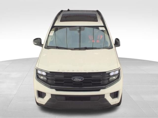 Used 2025 Ford Expedition Active AWD/4WD image 3