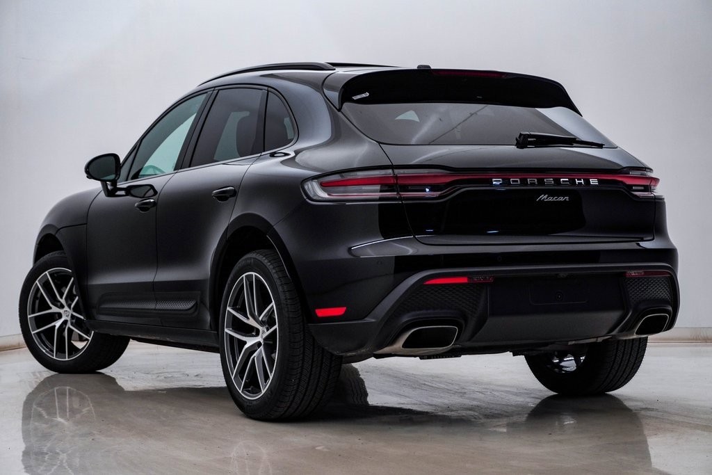 Certified 2025 Porsche Macan image 3