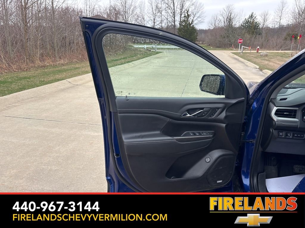 Used 2023 GMC Acadia SLT w/ Technology Package image 13