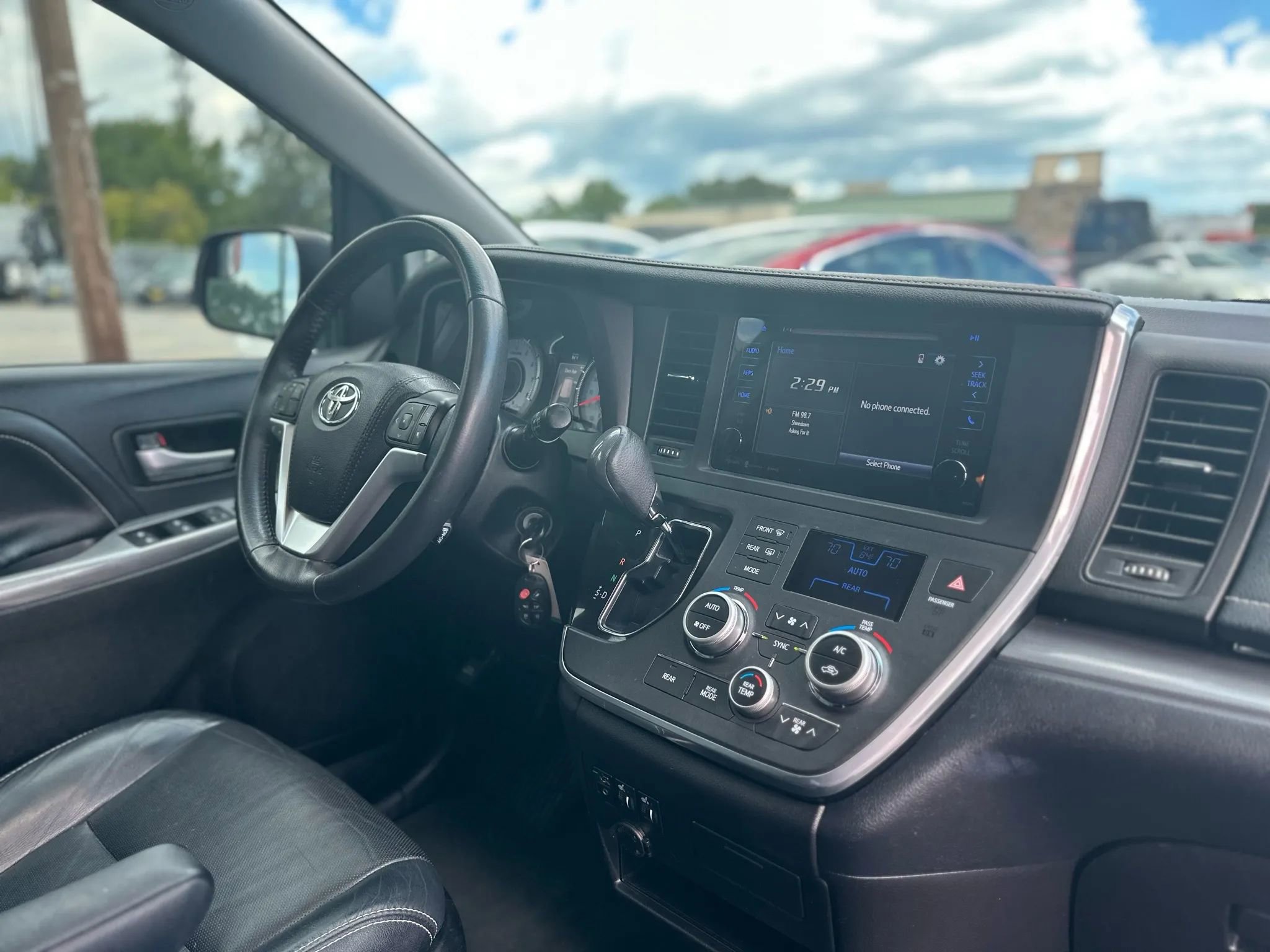 Used 2017 Toyota Sienna SE image 15