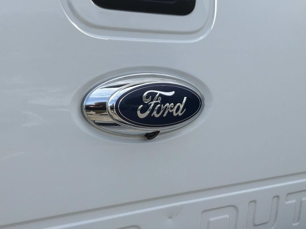 Used 2015 Ford F250 Lariat w/ Lariat Interior Package AWD/4WD image 8