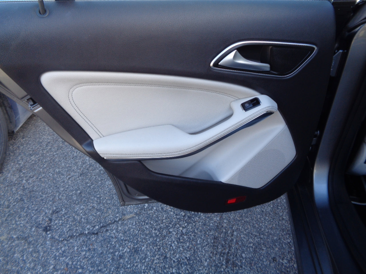 Used 2015 Mercedes-Benz CLA 250 image 21