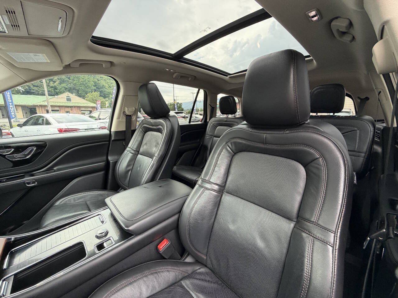 Used 2021 Lincoln Aviator Reserve w/ Elements Package Plus AWD/4WD image 14