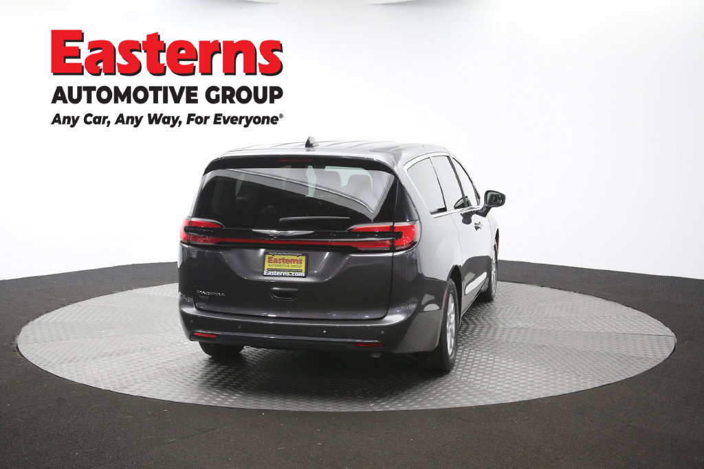 Used 2023 Chrysler Pacifica Touring-L FWD image 42