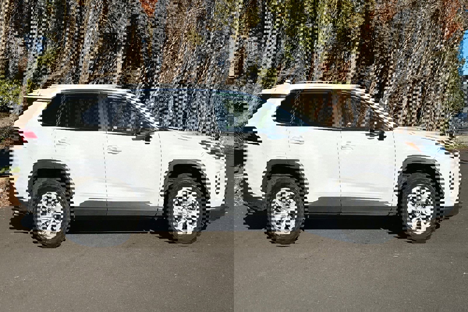 Used 2024 Toyota RAV4 LE image 3