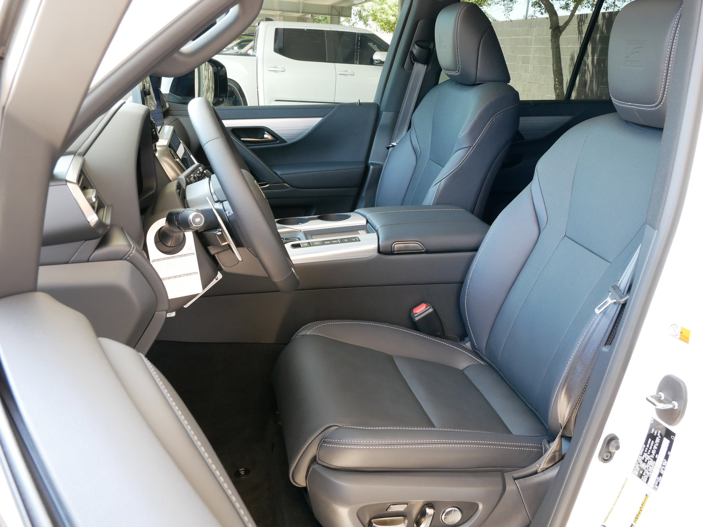 New 2025 Lexus LX 700h F Sport image 6