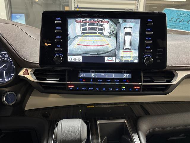 Used 2024 Toyota Sienna Platinum image 10