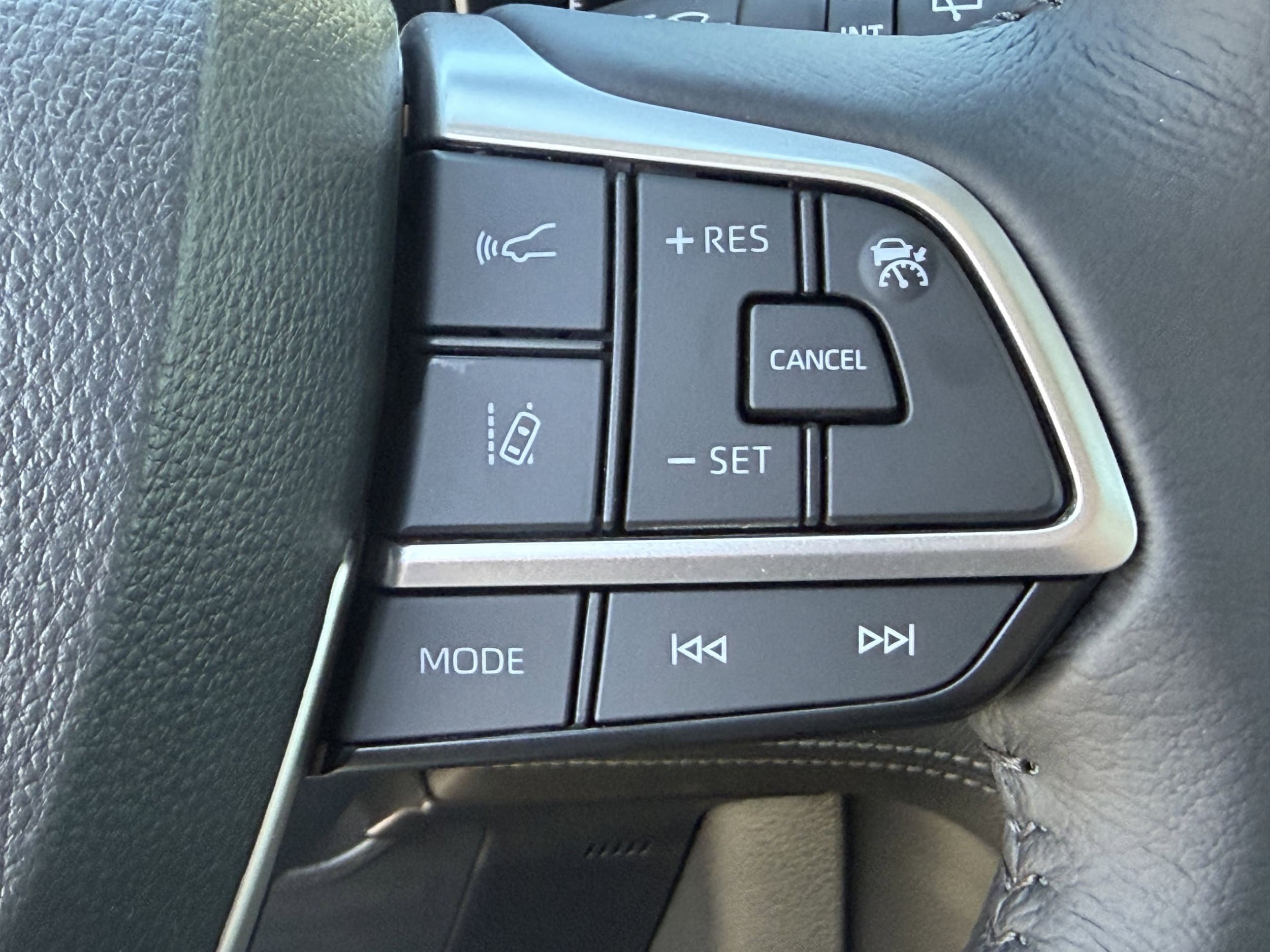 Certified 2025 Toyota Sienna XLE FWD image 18