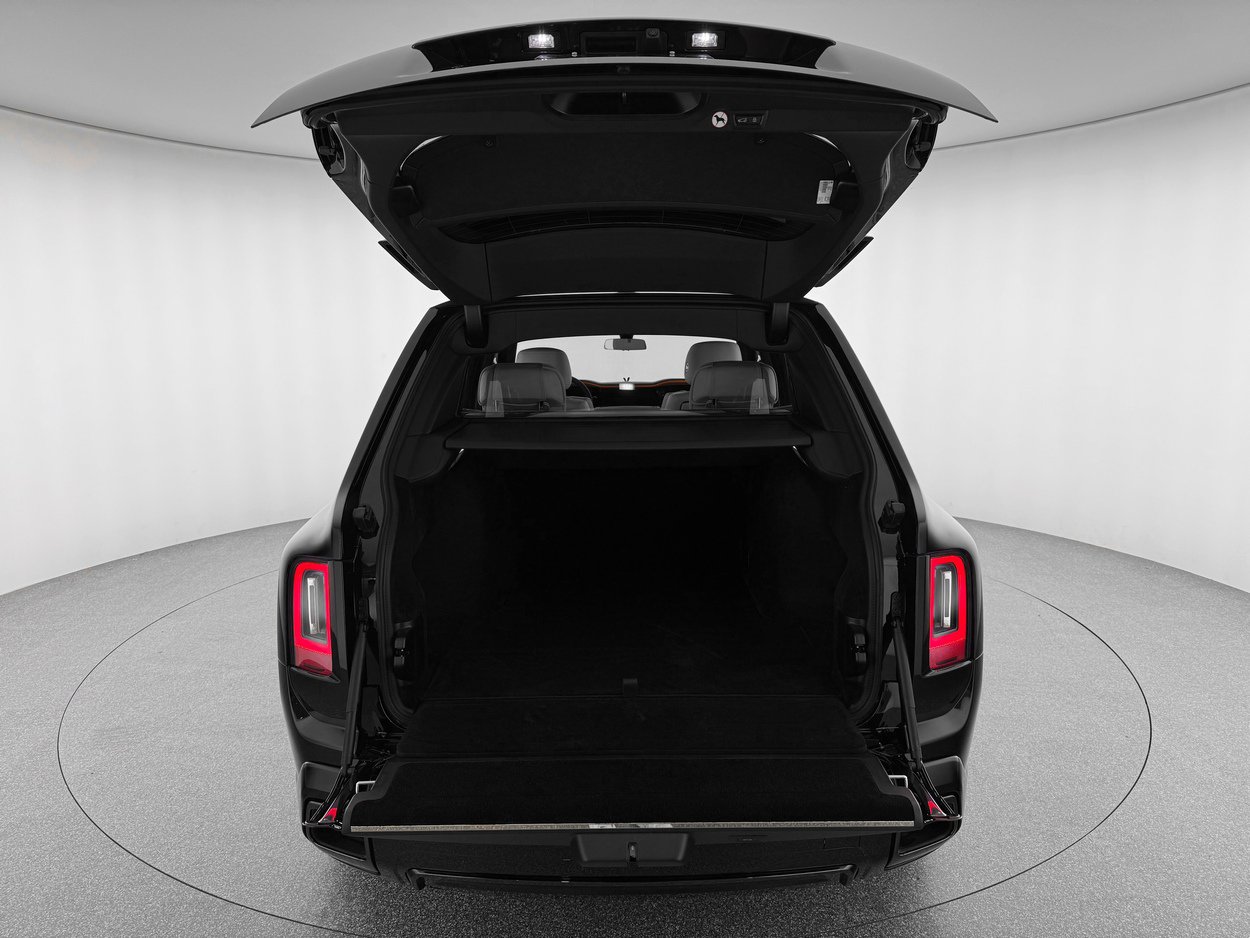 New 2026 Rolls-Royce Cullinan Black Badge image 44
