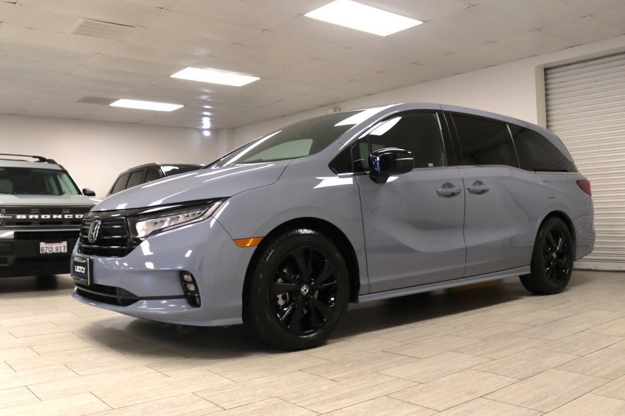 Used 2024 Honda Odyssey Sport image 3