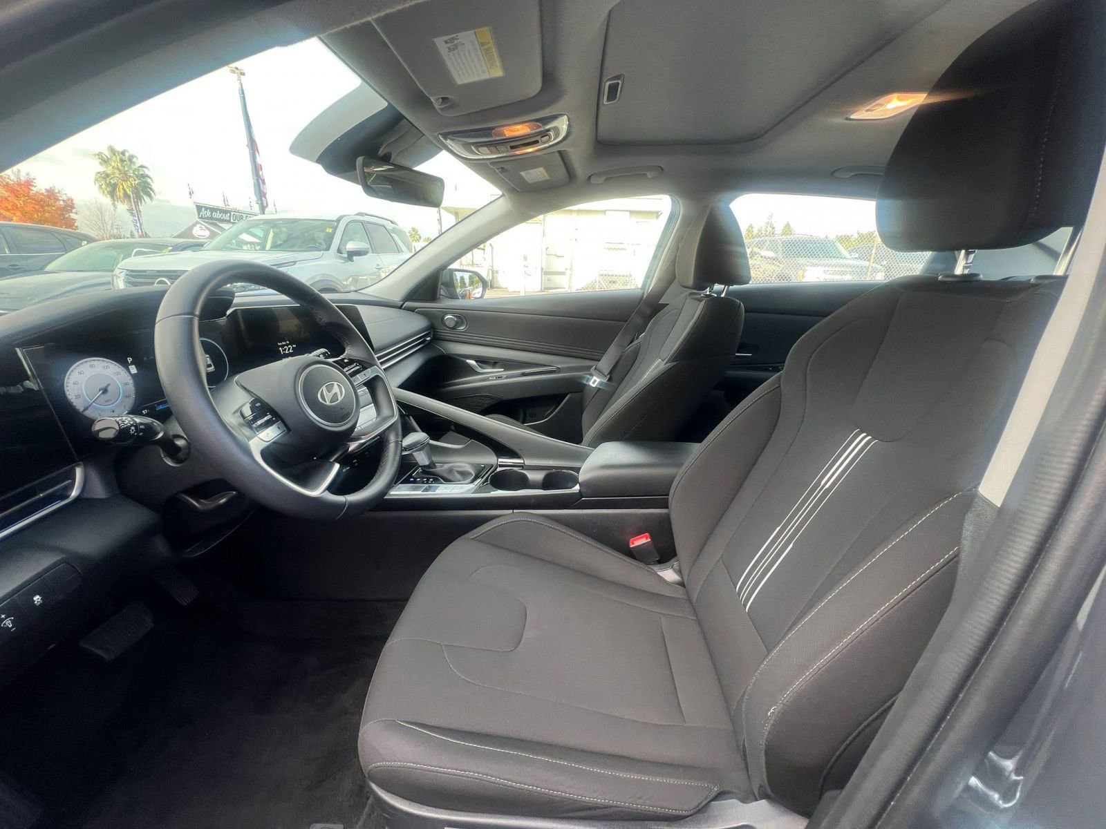 Used 2025 Hyundai Elantra SEL image 27