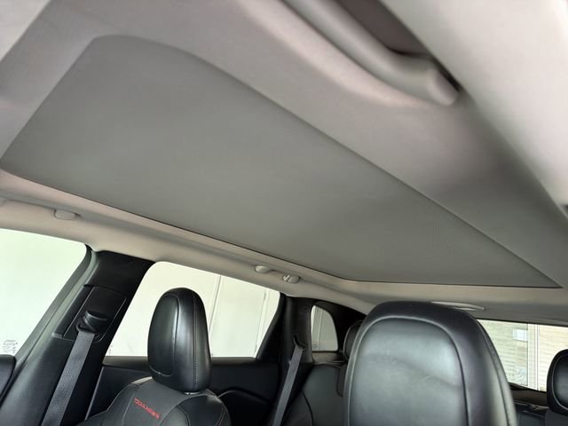 Used 2016 Jeep Cherokee Trailhawk w/ Comfort/Convenience Group AWD/4WD image 23