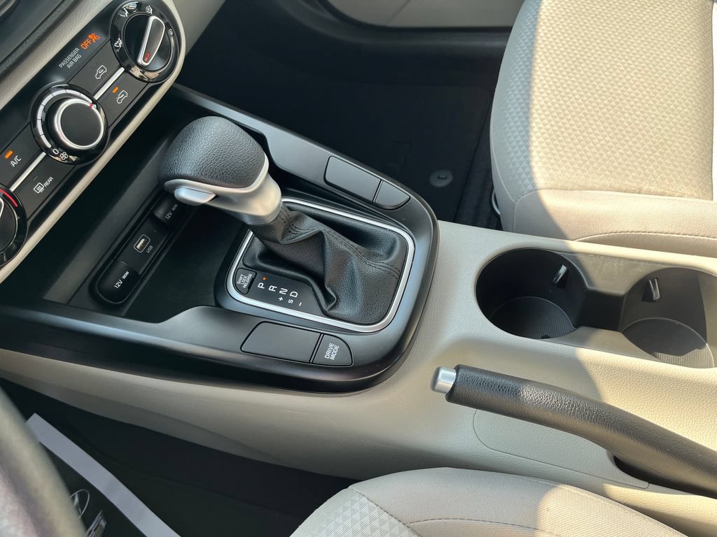 Used 2025 Kia Soul LX w/ LX Technology Package FWD image 22
