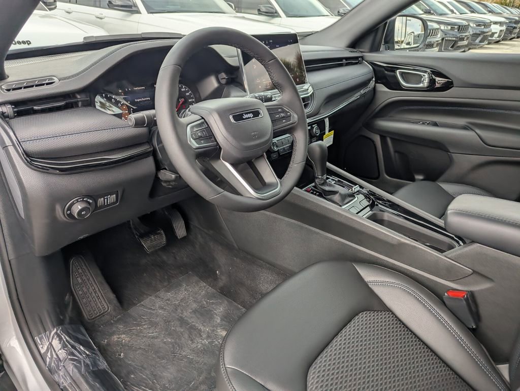 New 2026 Jeep Compass Latitude image 13