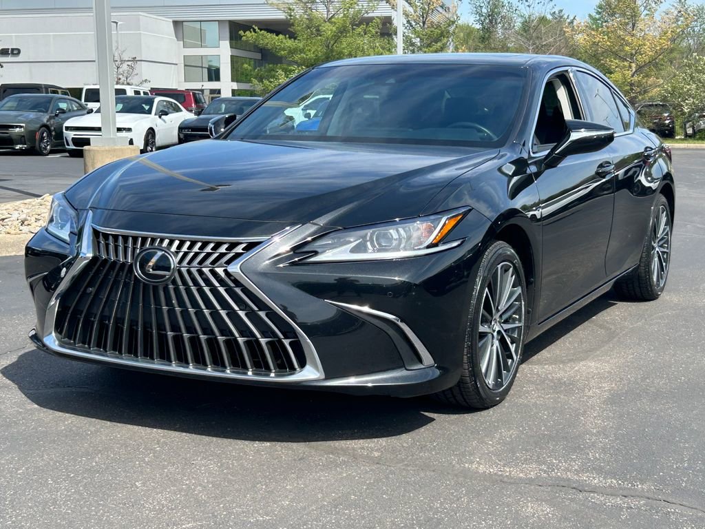 Used 2023 Lexus ES 350 w/ Premium Package FWD image 3