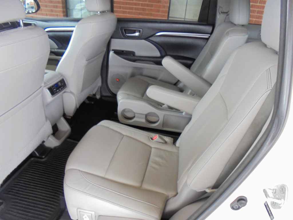 Used 2014 Toyota Highlander Limited AWD/4WD image 9