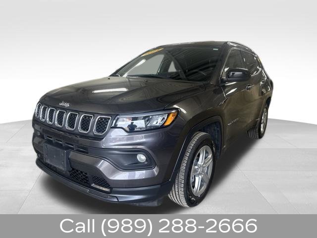 Used 2024 Jeep Compass Latitude AWD/4WD image 3