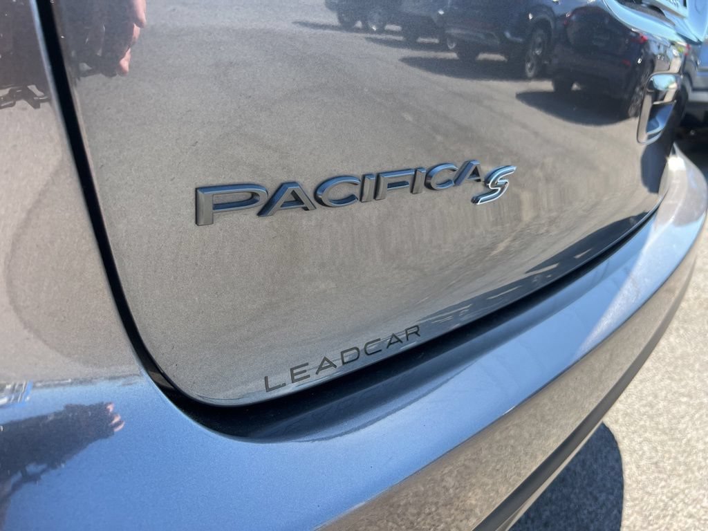 Used 2022 Chrysler Pacifica Touring-L w/ S Appearance Package AWD/4WD image 31