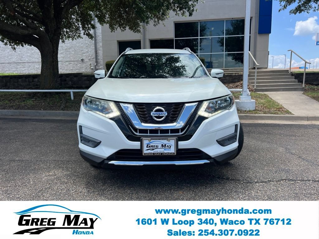 Used 2017 Nissan Rogue SV w/ SV Family Package FWD image 2
