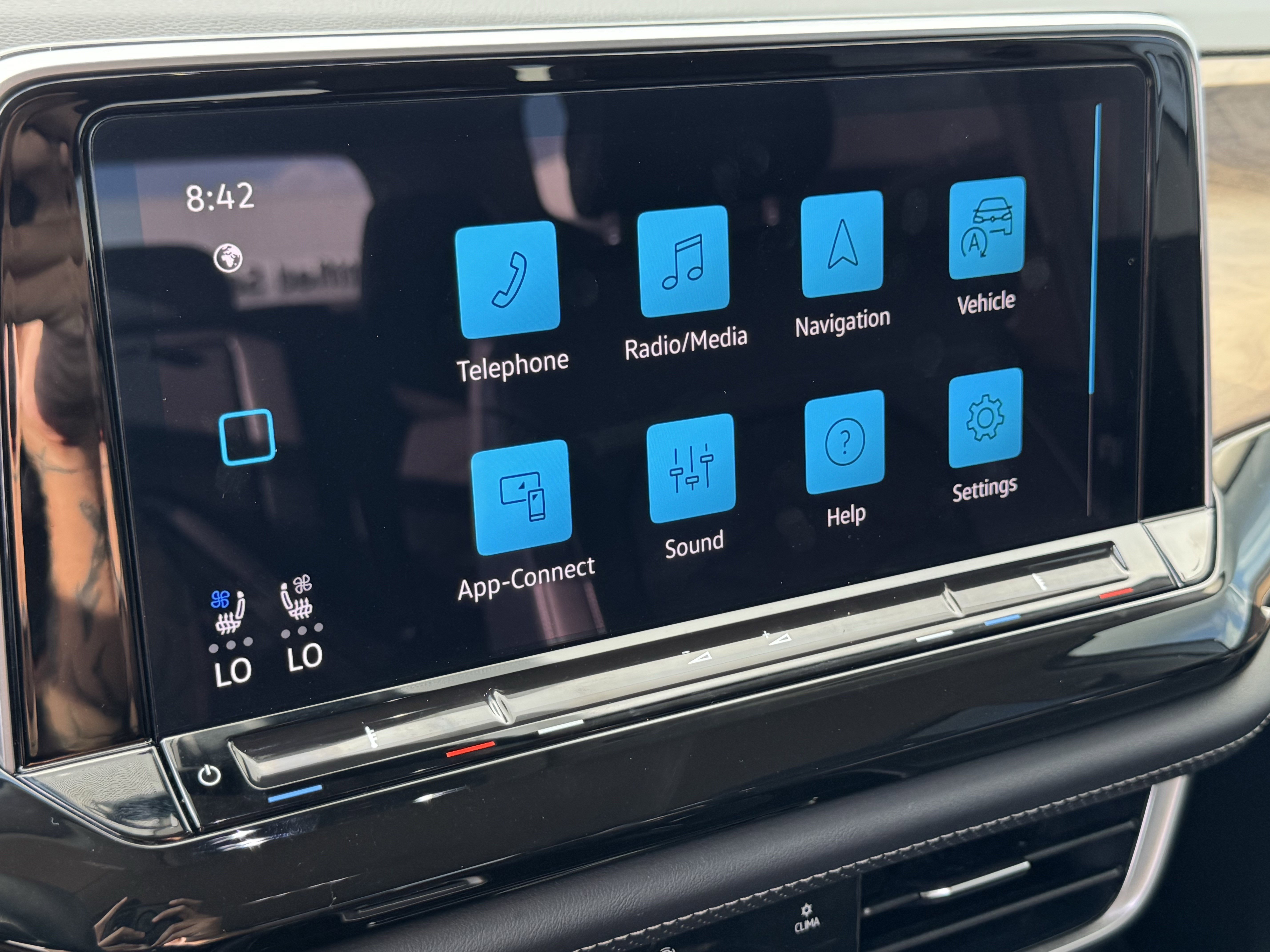 Used 2025 Volkswagen Atlas SE FWD image 18