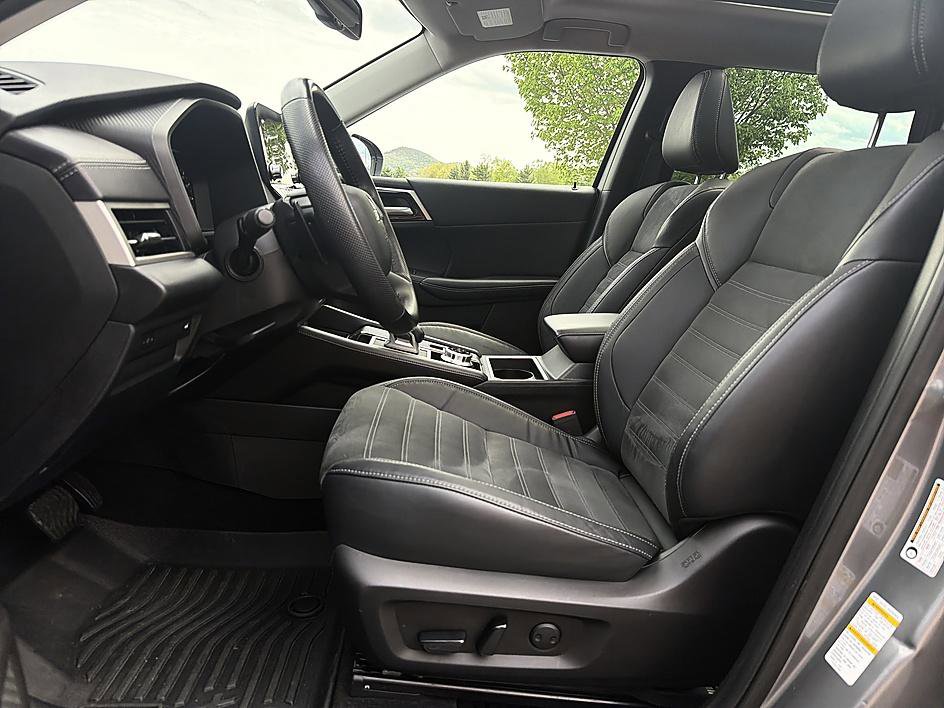 Used 2023 Mitsubishi Outlander SE AWD/4WD image 11