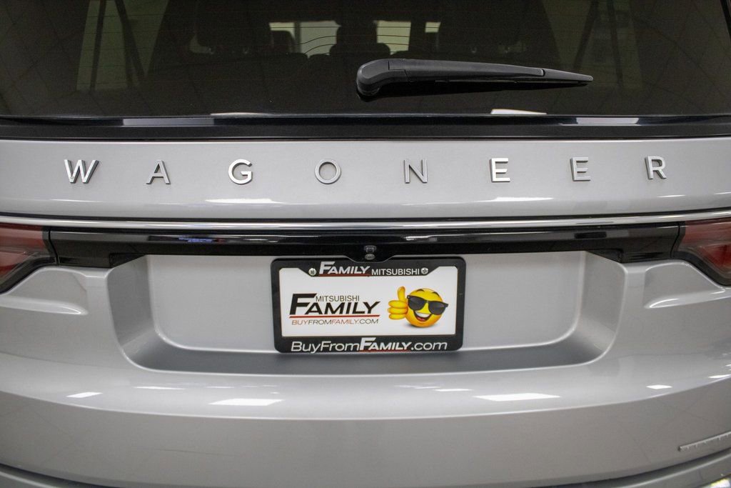 Used 2024 Jeep Wagoneer L Series II w/ Flexible Seating Group image 12