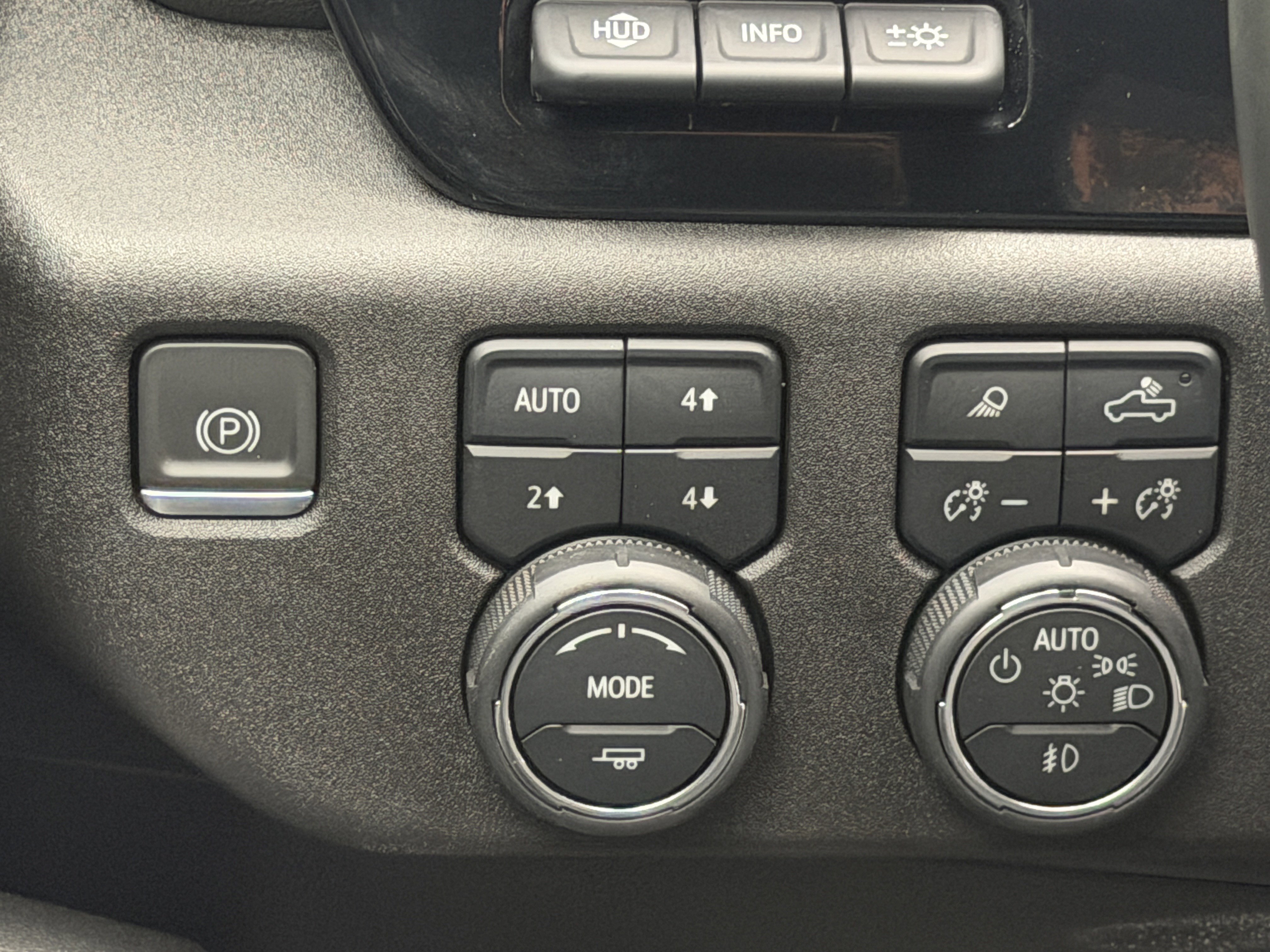 Used 2024 Chevrolet Silverado 2500 LTZ w/ LTZ Premium Package AWD/4WD image 38