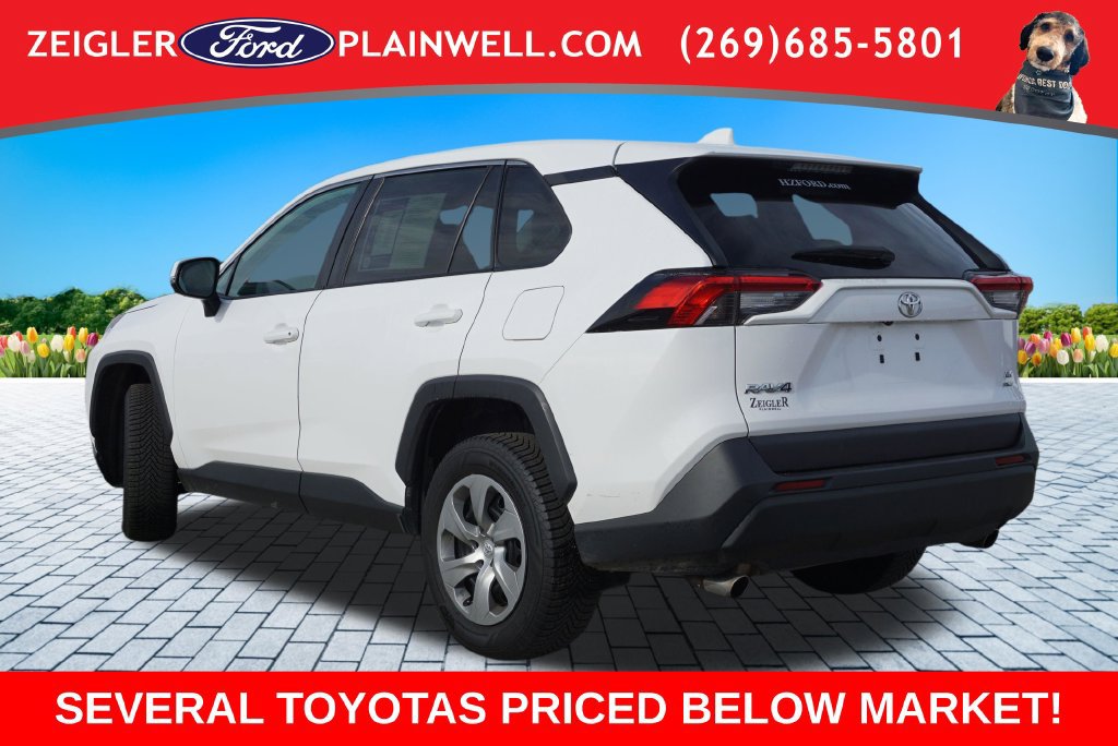 Used 2022 Toyota RAV4 LE AWD/4WD image 3