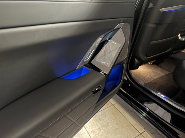 Used 2025 BMW i7 xDrive60 AWD/4WD image 17