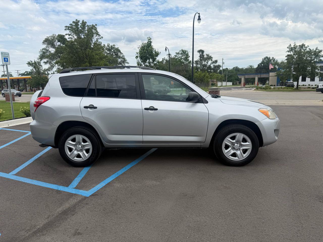 Used 2012 Toyota RAV4 4WD w/ Value Pkg image 3
